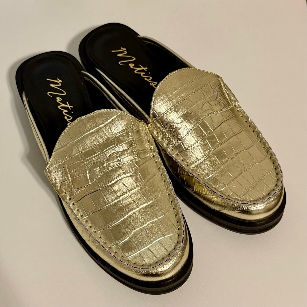 Matisse Leather Upper Gold Loafers NEW - size 9